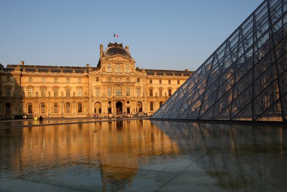 PARIS - JUNE 09: The Louvre Museum on June 9, 2008 in Paris, France. (Photo by Mike Hewitt/Getty Images)