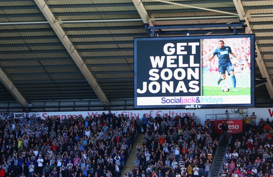 A mensagem exibida no estÃ¡dio do Swansea, dias depois de JonÃ¡s anunciar que sofria de um cancro no testÃ­culo