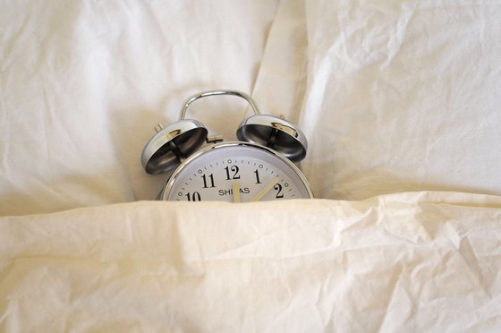 Picture taken on October 29, 2010 in Paris of an alarm clock, as Europe moved to winter time at 0100 GMT on October 31, when clocks move back one hour. Clocks change in North America on November 7. AFP PHOTO / JEFF PACHOUD (Photo credit should read JEFF PACHOUD/AFP/Getty Images)