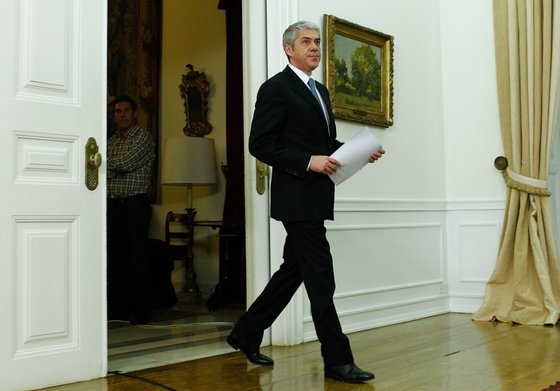 Portuguese Prime Minister Jose Socrates arrives prior to addressing the nation from his official residence at Sao Bento palace on April 6, 2011 in Lisbon. Outgoing Portuguese Prime Minister announced today that the Portuguese government has decided to request financial assistance from the European Commission.    AFP PHOTO/ POOL/ JOSE SENA GOULAO (Photo credit should read JOSE SENA GOULAO/AFP/Getty Images)