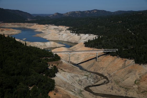 OROVILLE, CA - AUGUST 19:  The Enterprise Bridge passes over a section of Lake Oroville that is nearly dry on August 19, 2014 in Oroville, California. As the severe drought in California continues for a third straight year, water levels in the State's lakes and reservoirs is reaching historic lows. Lake Oroville is currently at 32 percent of its total 3,537,577 acre feet.  (Photo by Justin Sullivan/Getty Images)
