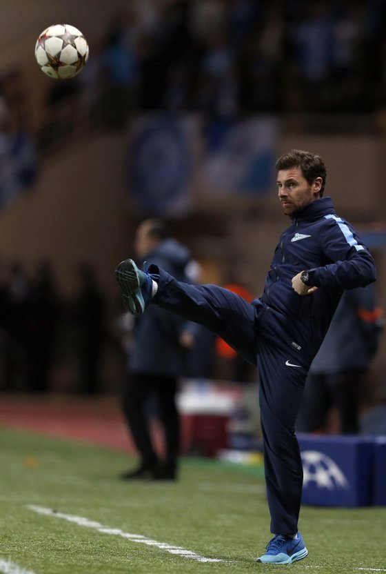 Zenit's coach Andre Villas-Boas kicks the ball during the UEFA Champions League football match AS Monaco (ASM) vs Zenit Saint-Petersburg, on December 9, 2014 at the Louis II stadium in Monaco. AFP PHOTO / VALERY HACHE (Photo credit should read VALERY HACHE/AFP/Getty Images)