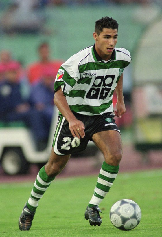 12 Aug 2001: Quaresma of Sporting Lisbon runs with the ball during the Portuguese League match against FC Porto played at the Estadio das Antas, in Porto, Portugal. Sporting Lisbon won the match 1-0. Picture taken by Nuno Correia Mandatory Credit: AllsportUK /Allsport
