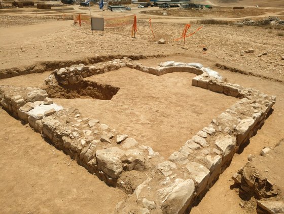 Archaeologists unearth 1,200-year-old mosque in Israel