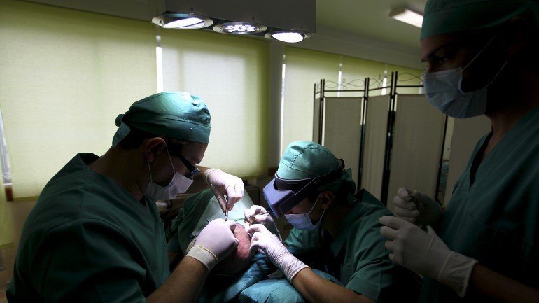 Hospitais de Lisboa já voltaram a assegurar equipas de neurocirurgia vascular e neuroradiologia de intervenção