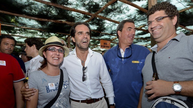 Miguel Albuquerque (ao centro na foto) na festa do PSD na herdade do Chao da Lagoa em 2013