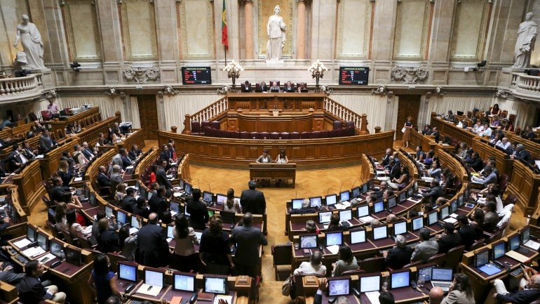 Parlamento português foi esta quarta-feira à tarde uma segunda câmara do parlamento grego