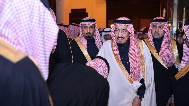 O Rei destacou também o seu filho mais novo e atual ministro da Defesa, Mohammed bin Salman, como o segundo na linha de sucessão do trono