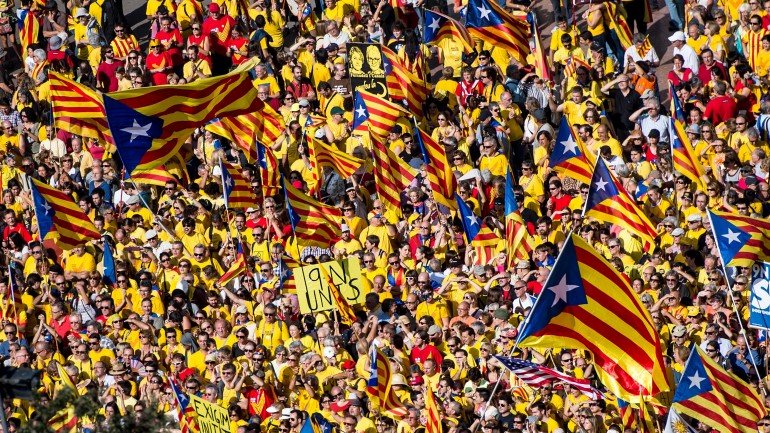 A Lei das Consultas catalã, que serviu de base para o governo regional convocar o referendo à independência da Catalunha, foi considerada incostitucional
