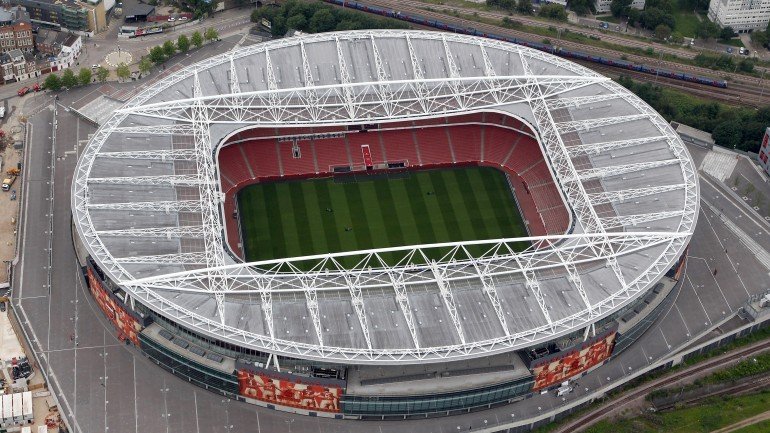 O Emirates Stadium da equipa do Arsenal foi um dos lugares filmados pelo arguido