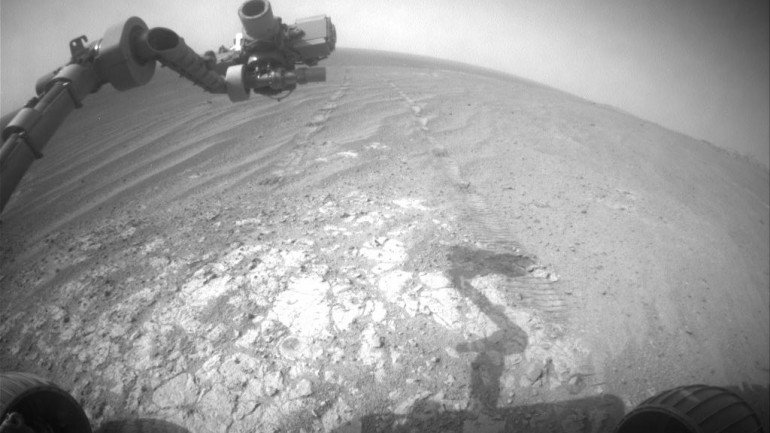 O Rover Opportunity caminha no solo marciano para entender as condições ambientais do planeta