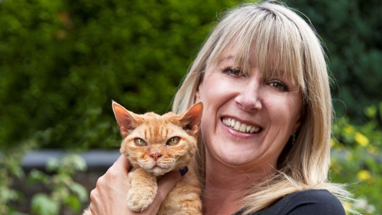 Vicky Halls, britânica, dedica-se há 20 anos a investigar o comportamento dos gatos domésticos. Tem seis livros sobre o tema.