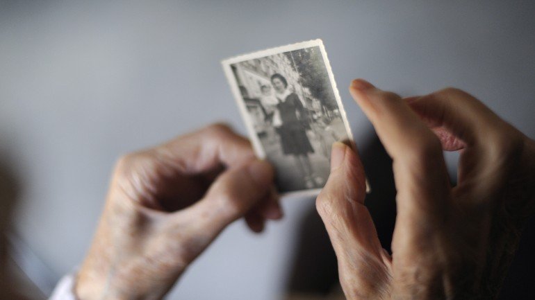 A morte dos neurónios na doença de Alzheimer leva à perda de memória