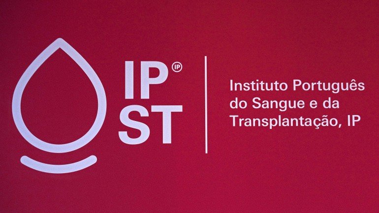 o presidente do Instituto Português do Sangue e da Transplantação (IPST) afirmou que é um fator de exclusão para a dádiva de sangue ser homem e ter tido sexo com outros homens