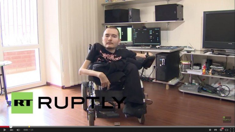 Valery Spiridonov sofre de uma doença muscular chamada Werdnig-Hoffmann e foi escolhido como primeiro voluntário