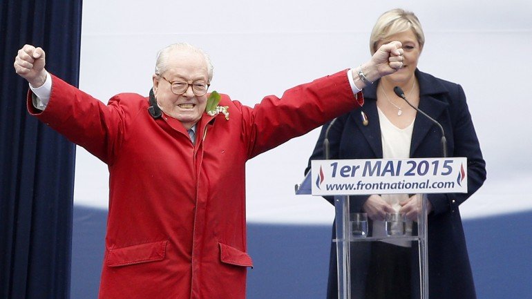 Nas celebrações do 1 de Maio, Le Pen não dirigiu a palavra à filha