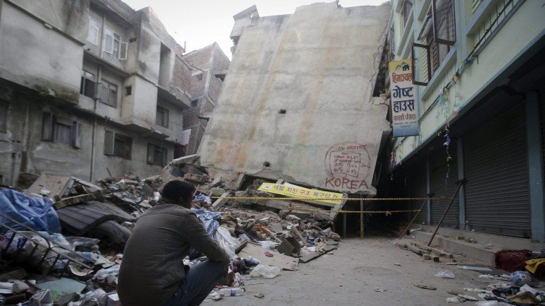 O terramoto do Nepal matou mais de sete mil pessoas