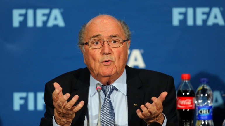 A FIFA foi atingida por um escândalo de corrupção que levou Joseph Blatter a apresentar a demissão