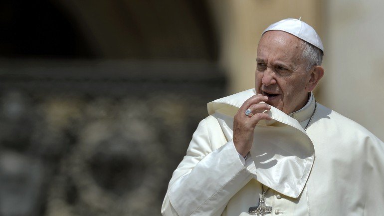 O líder da Igreja Católica teme que, &quot;daqui a 60 anos&quot;, a Páscoa se possa vir a celebrar em agosto