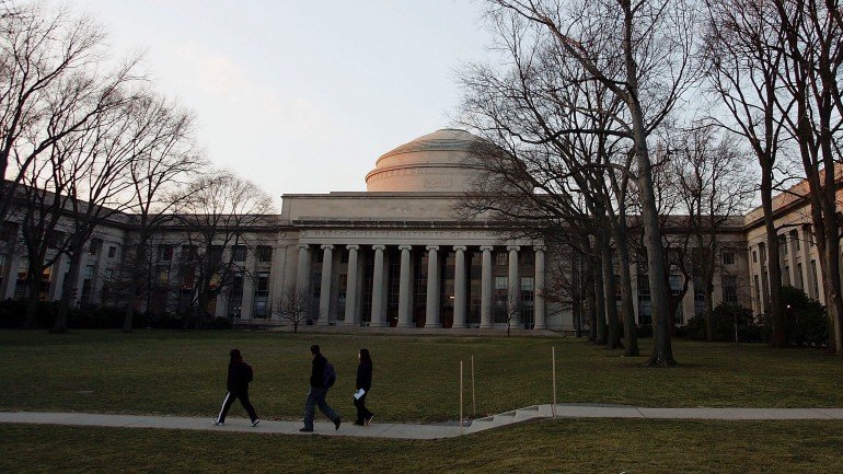 O campus universitário do Massachusetts Institute of Tecnology (MIT), uma das universidades que estableceu parcerias com Portugal