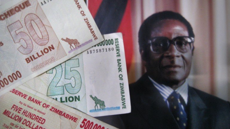 Robert Mugabe, de 91 anos, lidera o Zimbabué desde 1980, quando o país se tornou independente do Reino Unido.