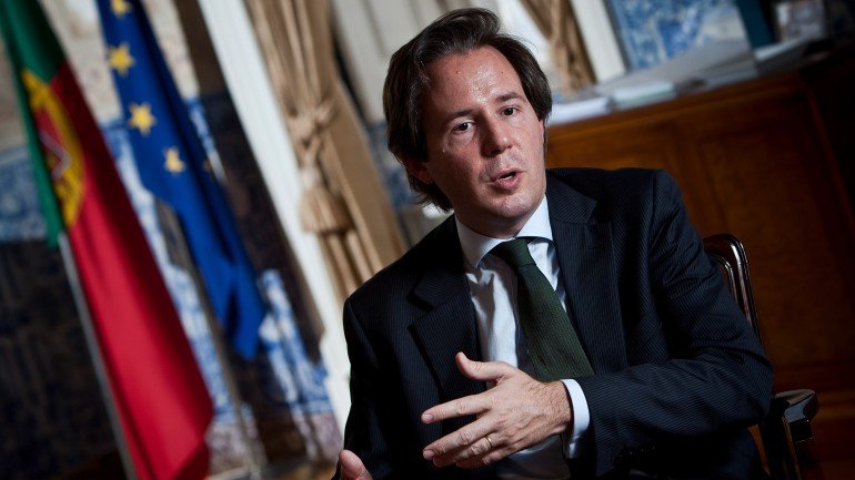 Pedro Lourtie estava colocado no consulado-geral de Paris e vai agora chefiar uma embaixada
