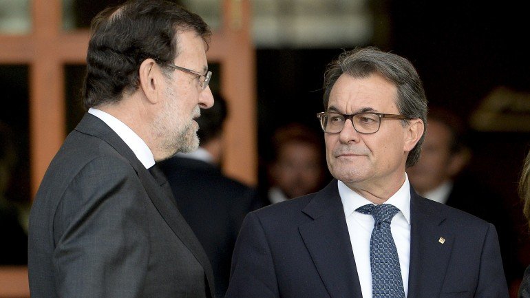 Avizinha-se um duro braço de ferro político e legal entre Rajoy e Artur Mas