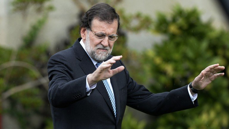 Desde 2010 que os sucessivos governos em Espanha têm vindo a cortar no salário dos funcionários públicos