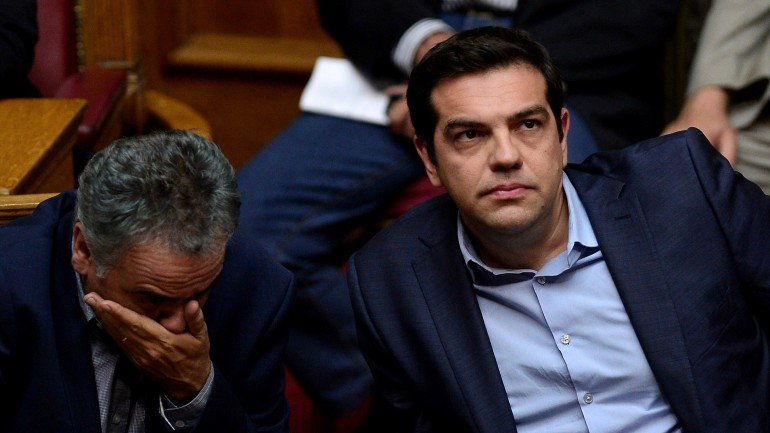 &quot;Na verdade nós fizemos escolhas difíceis e agora temos de nos adaptar à nova situação&quot;, diz Tsipras.