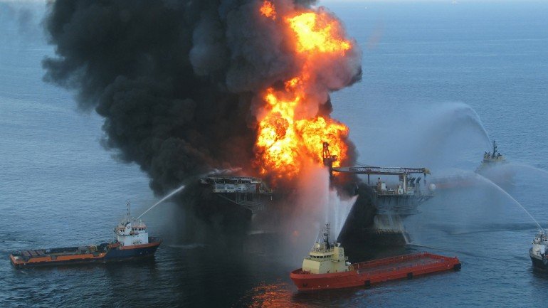 Cerca de 473 milhões de litros de petróleo foram derramados no Golfo do México após uma explosão na plataforma petrolífera Deepwater Horizon
