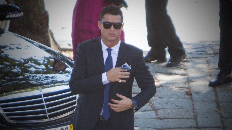 Há cerca de um mês, Ronaldo já tinha abandonado uma entrevista, mas por se irritar com os seus assessores.