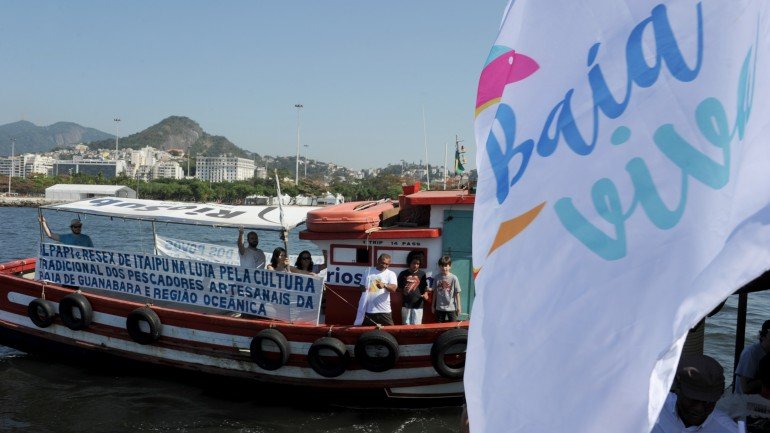 A manifestação juntou diferentes embarcações, de pesca, recreio e competição, de ativistas e ecologistas.