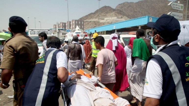 A debandada ocorrida na quinta-feira perto de Meca provocou a morte a, pelo menos, 769 pessoas