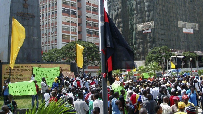 Os promotores da manifestação de 11 e 12 de novembro justificavam o protesto com a &quot;opressão que controla o país&quot;