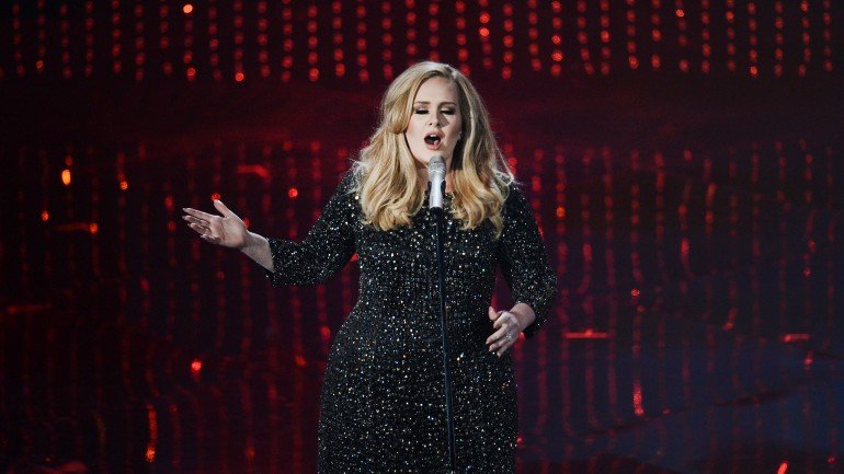 O site Hits Daily Double avançou que o novo álbum de Adele será lançado a 20 de novembro