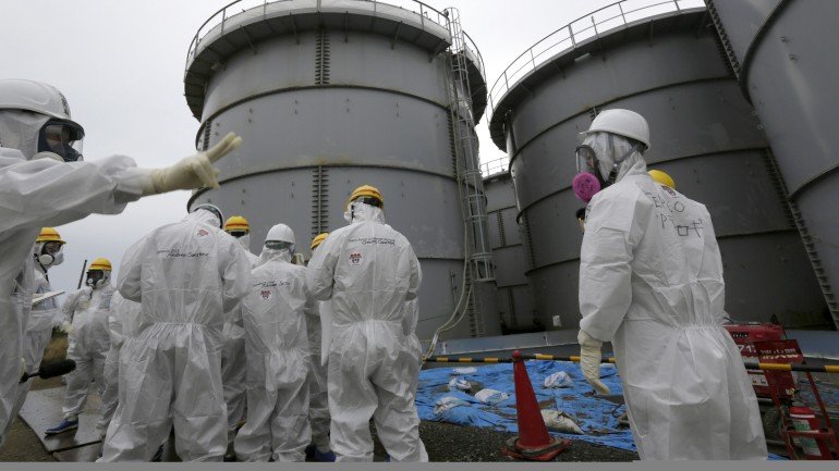 Um tsunami abalou o Japão a 11 de março de 2011, provocando danos na usina nuclear de Fukushima e o derretimento de vários reatores.