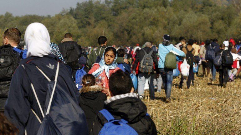 Segundo o jornal austríaco Österreich chegam à Áustria cerca de 6 mil e 500 refugiados por dia