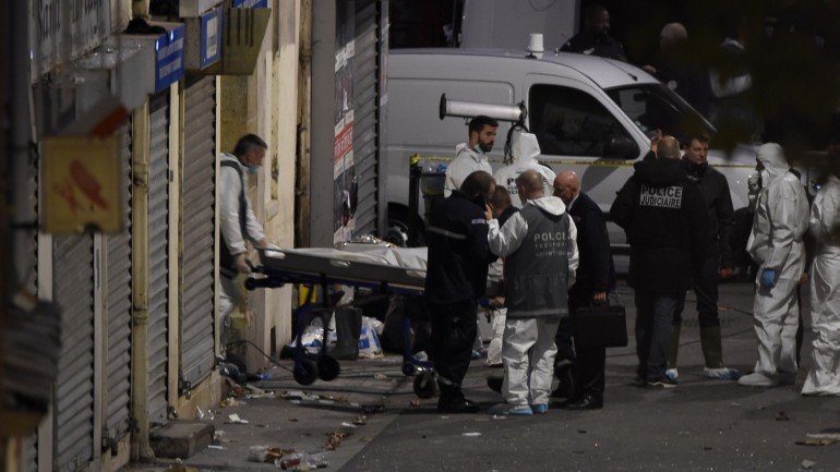 A ação policial em Saint-Denis durou sete horas e resultou na morte de duas pessoas e em oito detenções
