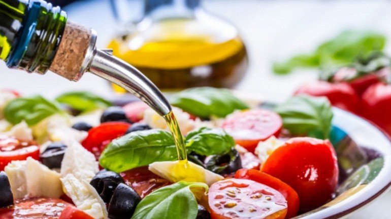A dieta mediterrânica é uma das tradições culinárias que é património imaterial da UNESCO.