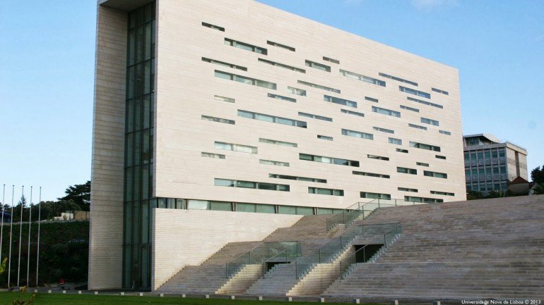 Edifício da reitoria da Universidade NOVA de Lisboa, no Campus de Campolide