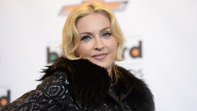 Madonna exigiu estar com o filho nas férias de Natal, e o supremo tribunal de Manhattan concordou, ordenando que o menor viaje de Londres até Nova Iorque