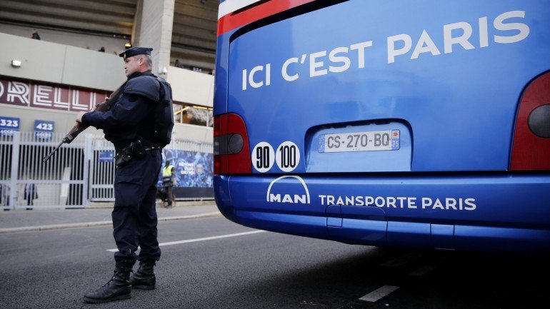 O estado de emergência foi decretado pelo chefe de Estado francês na noite dos ataques terroristas de Paris