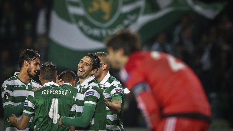 O Sporting conseguiu a sexta vitória consecutiva esta época, mas só marcou na segunda parte, por Slimani, Bryan Ruiz e Téo Gutiérrez