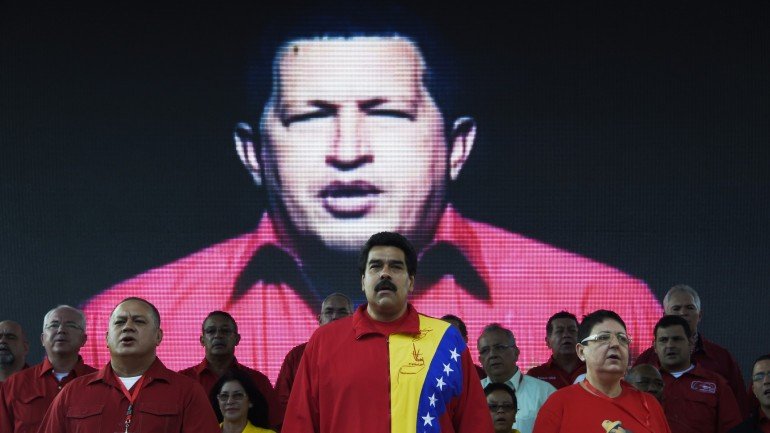 Hugo Chávez foi eleito em 1999. Desde então, e mesmo depois da sua morte em 2013, o país continua no caminho do chavismo.