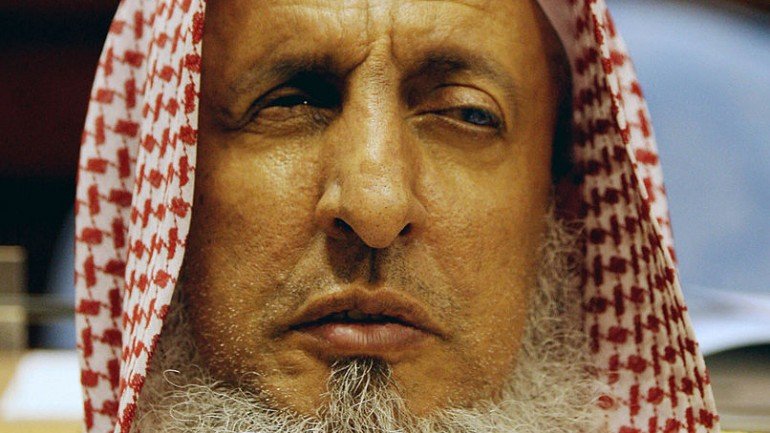 Abdelaziz al Sheij diz que o Estado Islâmico &quot;prejudica o Islão&quot; e é uma organização &quot;instruída pelos [seus] inimigos&quot;