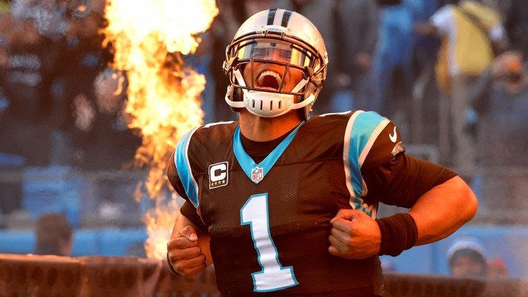 O 'superman' Cam Newton ajudou a transformar os Panthers de pior equipa da NFL a potencial campeã
