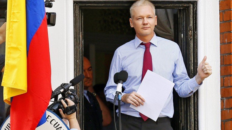 O Wikileaks denunciou segunda-feira que o acesso de Julian Assange à Internet tinha sido &quot;interrompido deliberadamente&quot;