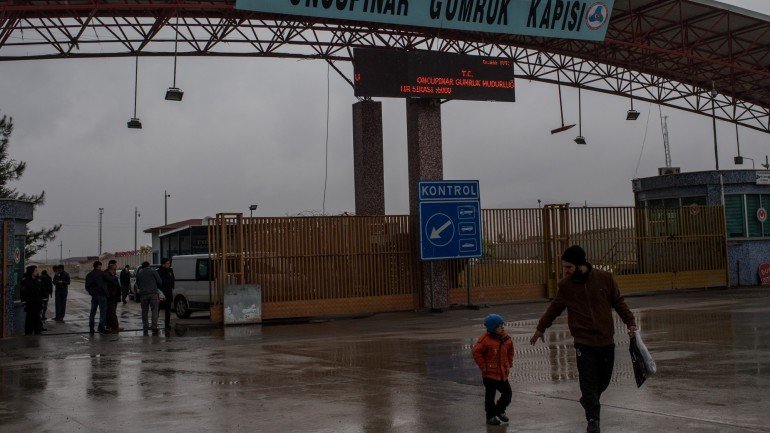 A Turquia tem mantido a fronteira fechada à entrada de refugiados