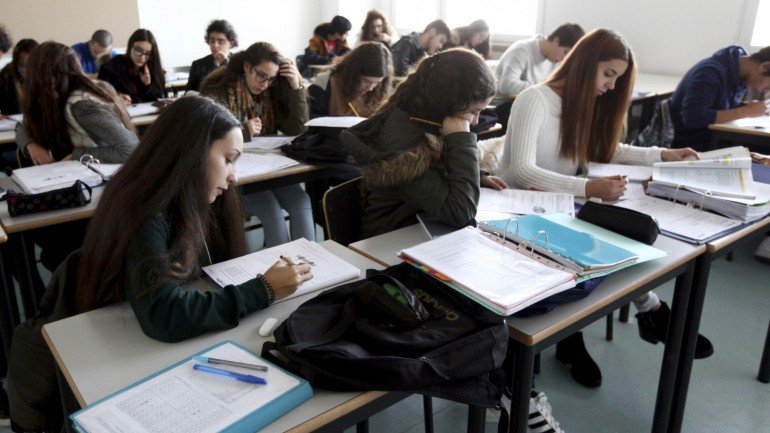 Estão inscritos para o exame nacional de português 75.564 alunos, dos quais 54.928 são internos (frequentaram as aulas todo o ano)