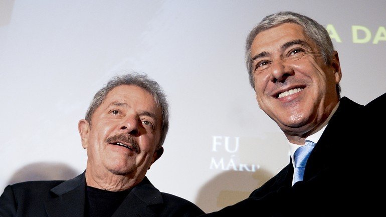 São amigos e, em Outubro de 2013, Lula veio a Portugal para o lançamento do livro de Sócrates